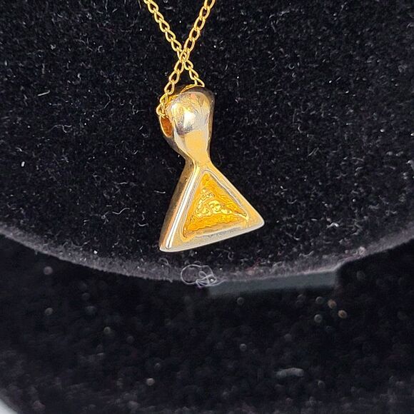 12k Gold Filled Triangular Pendant Necklace 18 in - Picture 2 of 5